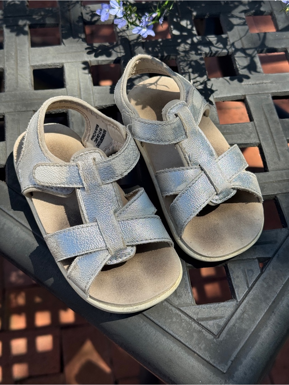 See Kai Run Girls Silver Metallic Strappy Sandals size 7
